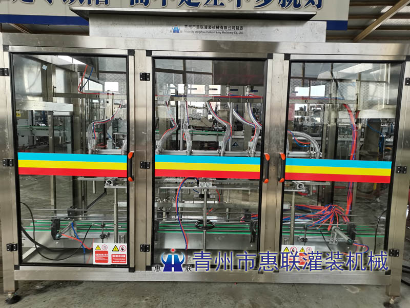 大桶汽車(chē)尾氣處理液灌裝機(jī)